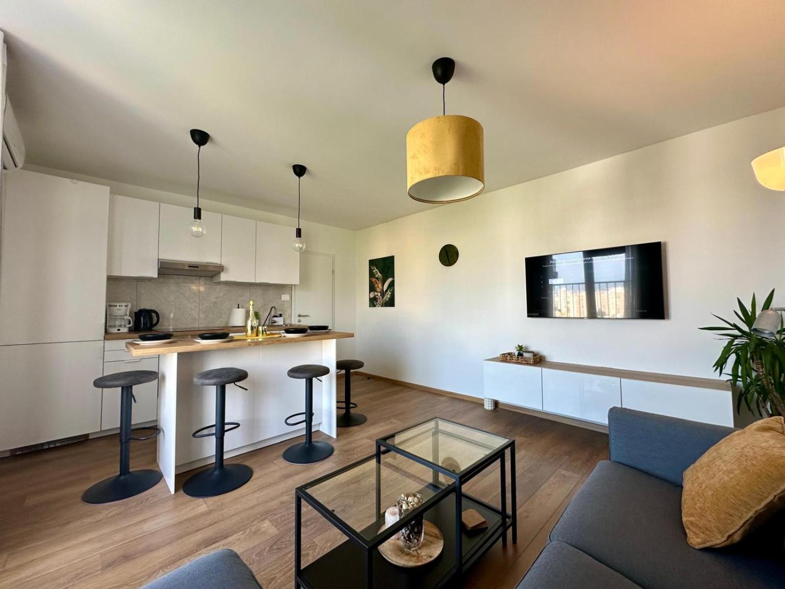 Apartment Viva La *
